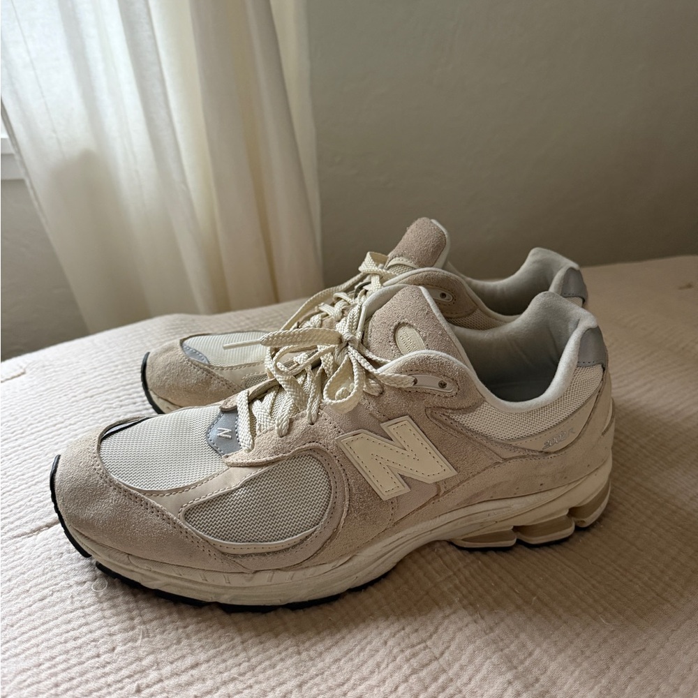 Men’s 2002r New Balance Beige and White Running Shoes Size 13